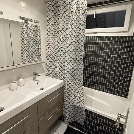 4 Bedroom - Center Apartment